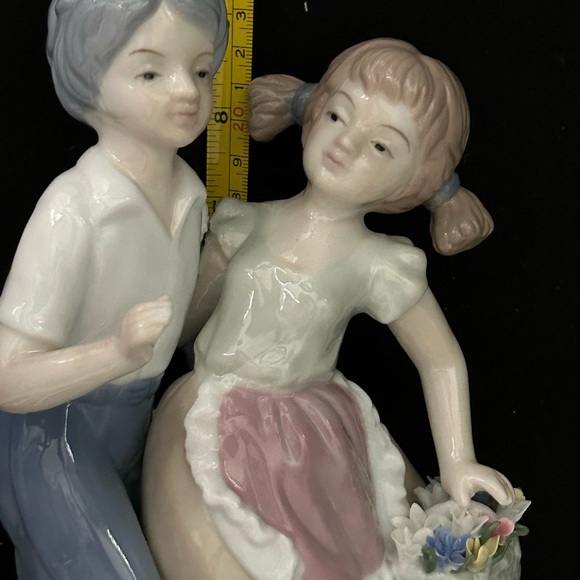 Boy and Girl Porcelain Figurine by Mallorca - Picture 7 of 8